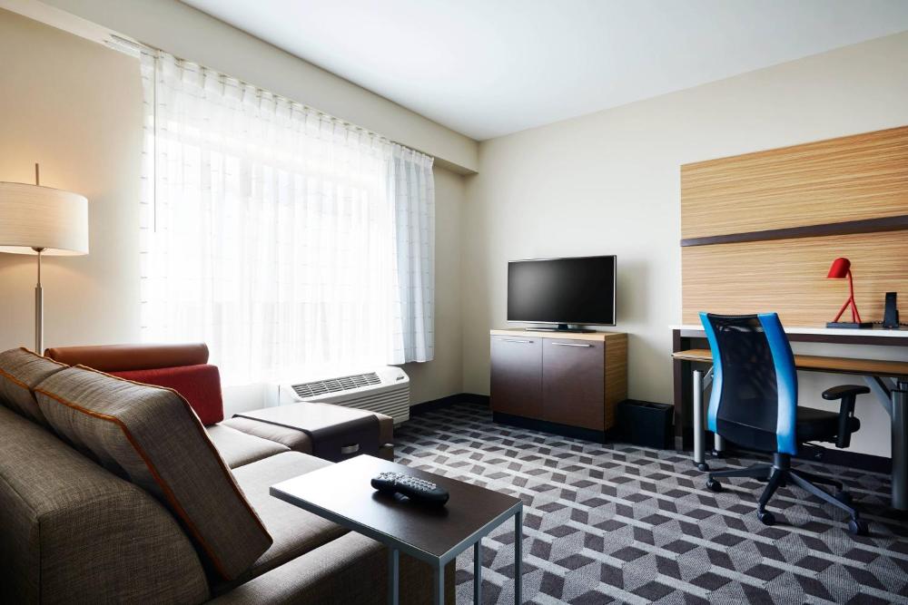 One-Bedroom Queen Suite with Sofa Bed and Roll-in Shower - Mobility Accessible interior
